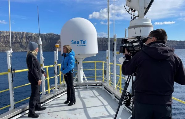 Συνέντευξη της κας Εύης Νομικού στον τηλεοπτικό σταθμό “ΣΚΑΙ” για τις σημαντικές έρευνες που πραγματοποιεί στον υποθαλάσσιο χώρο της Σαντορίνης το ” Joides Resolution” που αποτελεί το μεγαλύτερο ερευνητικό σκάφος του κόσμου.